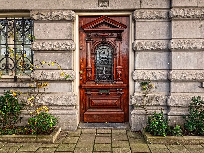 Старинная дверь. Красивые двери. Старинные входные двери. Двери в старинных домах.