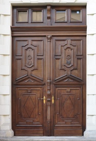 Входная уличная дверь из массива 1-58 Vinchelli, фото