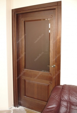 фото Межкомнатные двери дуб Дверь цвета орех из массива дуба 4-53