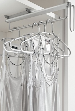 фото Гардеробные системы Вешалка для платьев в гардеробной
