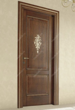 фото Итальянские двери межкомнатные Дверь цвета орех из массива дуба 4-16
