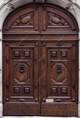 фото Входные двери из дуба Входная дверь с аркой и резьбой 1-47