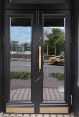 фото Входные двери из дуба Входная дверь элитная со стеклом 1-12